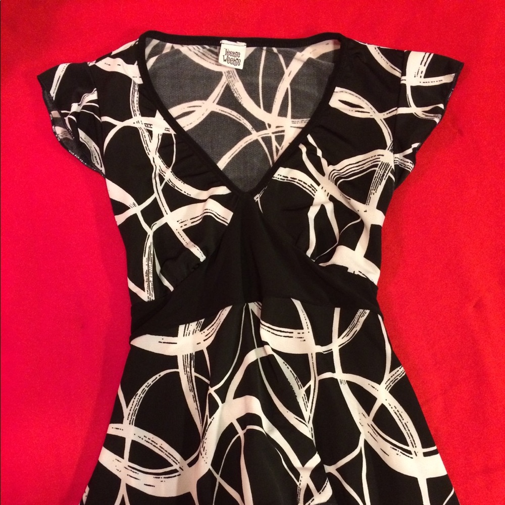 Black and white flowy, classy,  fun blouse